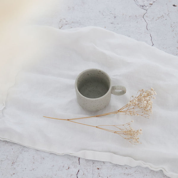 Tasse expresso beige mouchetée